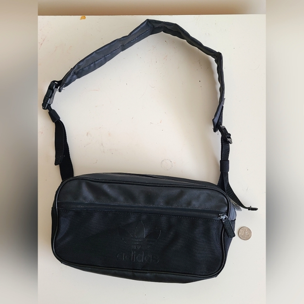 Adidas Originals Sling Bag / shoulder bag in Black